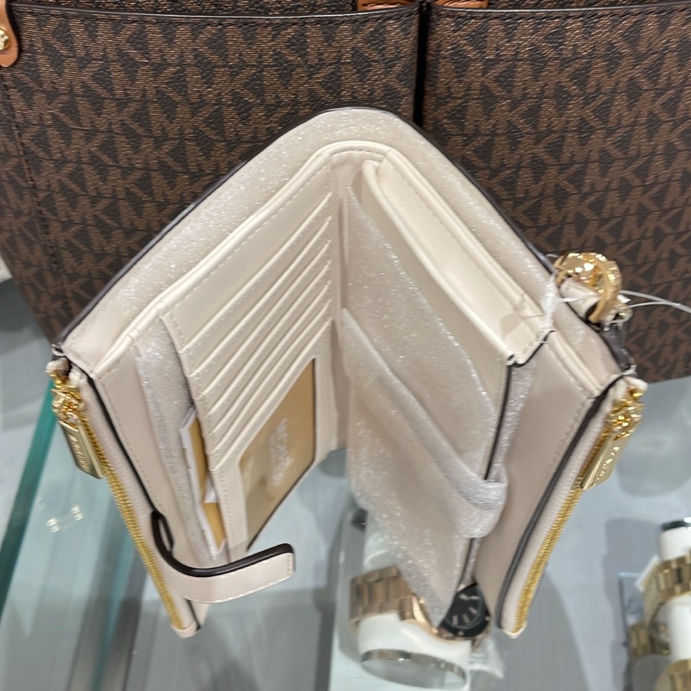 MICHAEL KORS JST LG DOUBLE ZIP WRISTLET WALLET PHONE HOLDER 
Light Cream 
NWT - Picture 8 of 16